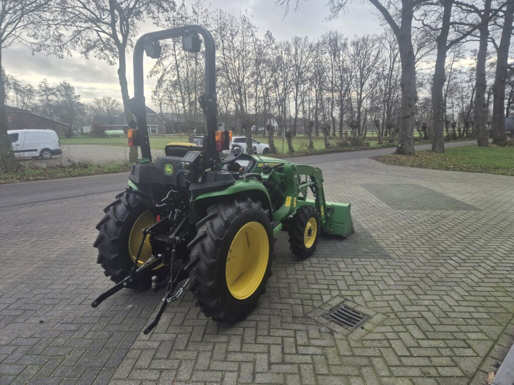 JOHN DEERE 3038 - Pientraktori: kuva JOHN DEERE 3038 - Pientraktori JOHN DEERE 3038 - Pientraktori: kuva JOHN DEERE 3038 - Pientraktori