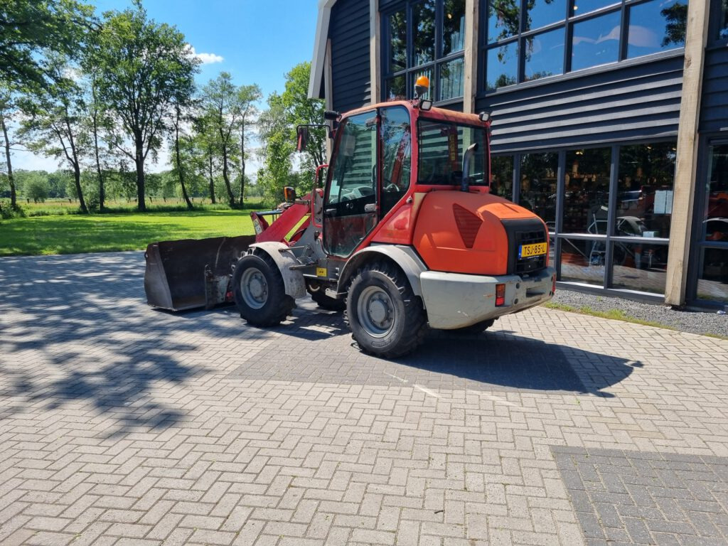 KOMATSU WA70-5 - Pyöräkuormaaja: kuva KOMATSU WA70-5 - Pyöräkuormaaja KOMATSU WA70-5 - Pyöräkuormaaja: kuva KOMATSU WA70-5 - Pyöräkuormaaja