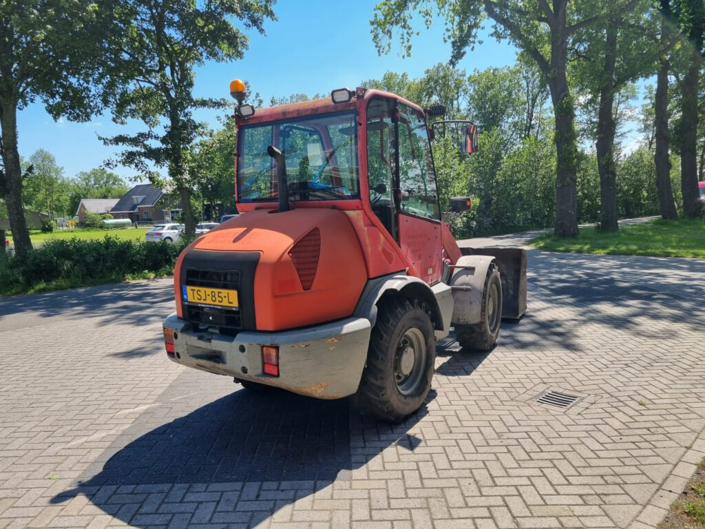 KOMATSU WA70-5 - Pyöräkuormaaja: kuva KOMATSU WA70-5 - Pyöräkuormaaja KOMATSU WA70-5 - Pyöräkuormaaja: kuva KOMATSU WA70-5 - Pyöräkuormaaja