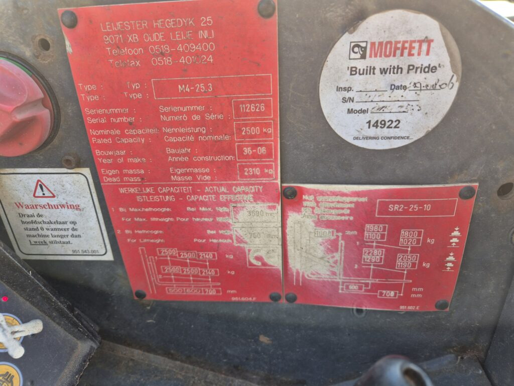 MOFFET M4-25.3 forklift - Dieseltrukki: kuva MOFFET M4-25.3 forklift - Dieseltrukki MOFFET M4-25.3 forklift - Dieseltrukki: kuva MOFFET M4-25.3 forklift - Dieseltrukki
