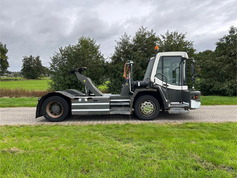 Terberg DT 183 | DISTRIBUTION TERMINAL | 8949 HOURS !!!! | LOW STEPS - Terminaalitraktori: kuva Terberg DT 183 | DISTRIBUTION TERMINAL | 8949 HOURS !!!! | LOW STEPS - Terminaalitraktori Terberg DT 183 | DISTRIBUTION TERMINAL | 8949 HOURS !!!! | LOW STEPS - Terminaalitraktori: kuva Terberg DT 183 | DISTRIBUTION TERMINAL | 8949 HOURS !!!! | LOW STEPS - Terminaalitraktori