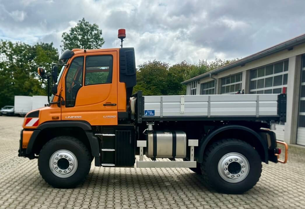 Unimog 530 - U530 405 44301 Mercedes Benz 405 - Kunnallis-/ Erikoisajoneuvot: kuva  Unimog 530 - U530 405 44301 Mercedes Benz 405 - Kunnallis-/ Erikoisajoneuvot Unimog 530 - U530 405 44301 Mercedes Benz 405 - Kunnallis-/ Erikoisajoneuvot: kuva  Unimog 530 - U530 405 44301 Mercedes Benz 405 - Kunnallis-/ Erikoisajoneuvot
