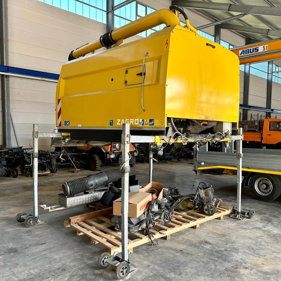 Unimog Aufbaukehrmaschine Trilety SK-370 - Lakaisuauto: kuva Unimog Aufbaukehrmaschine Trilety SK-370 - Lakaisuauto Unimog Aufbaukehrmaschine Trilety SK-370 - Lakaisuauto: kuva Unimog Aufbaukehrmaschine Trilety SK-370 - Lakaisuauto