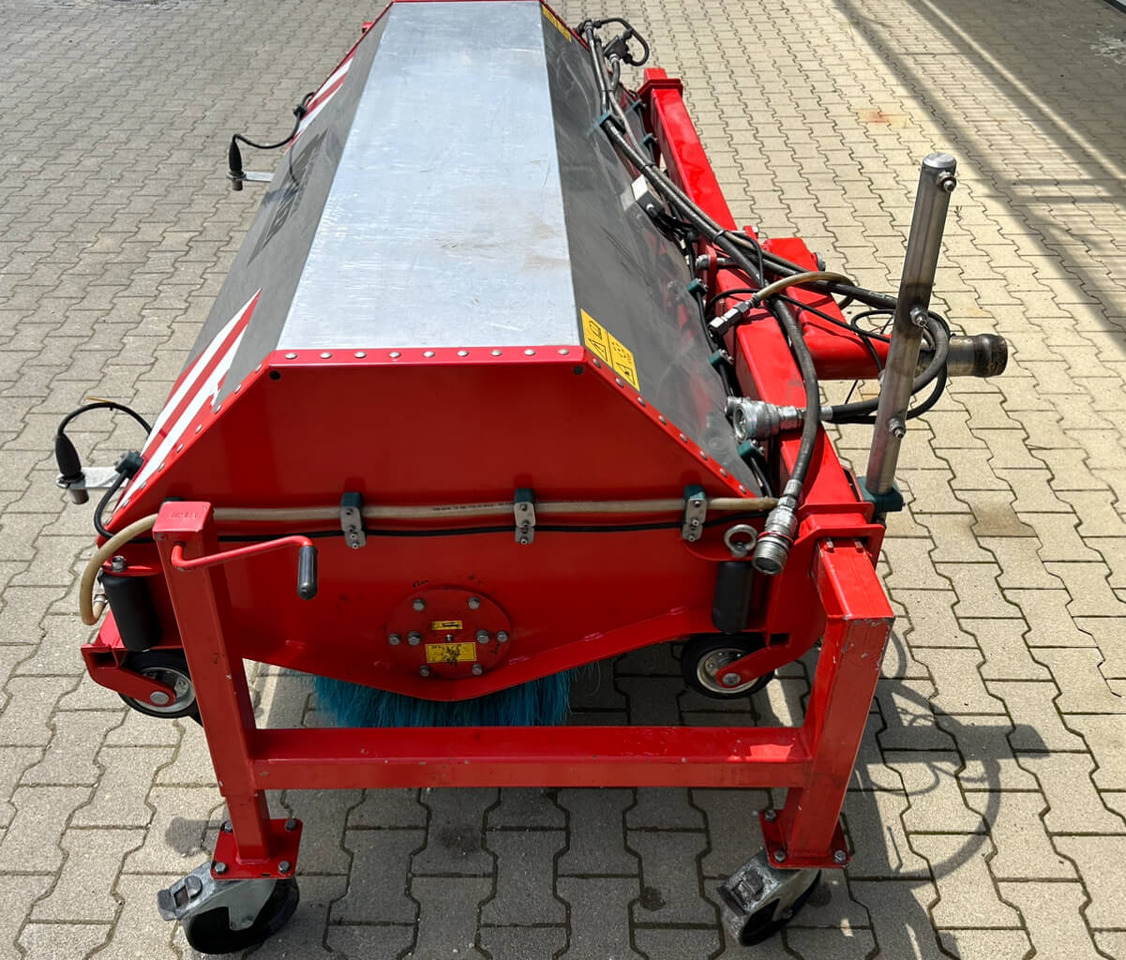 Unimog Tunnelwaschbürste Dücker TWA21 - Harjakone: kuva Unimog Tunnelwaschbürste Dücker TWA21 - Harjakone Unimog Tunnelwaschbürste Dücker TWA21 - Harjakone: kuva Unimog Tunnelwaschbürste Dücker TWA21 - Harjakone