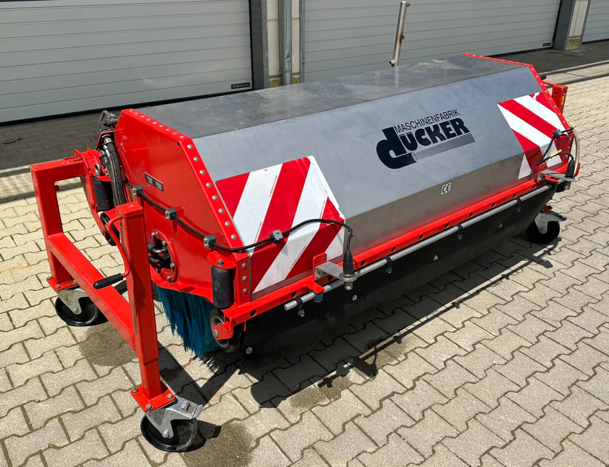 Unimog Tunnelwaschbürste Dücker TWA21 - Harjakone: kuva Unimog Tunnelwaschbürste Dücker TWA21 - Harjakone Unimog Tunnelwaschbürste Dücker TWA21 - Harjakone: kuva Unimog Tunnelwaschbürste Dücker TWA21 - Harjakone