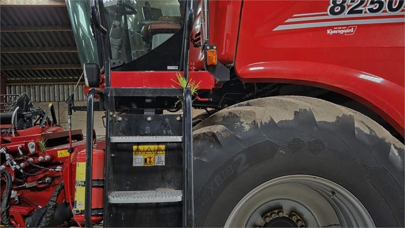 Case IH 8250 Axial-Flow med 35fod Varicut skærebord. Dansk - Leikkuupuimuri: kuva Case IH 8250 Axial-Flow med 35fod Varicut skærebord. Dansk - Leikkuupuimuri Case IH 8250 Axial-Flow med 35fod Varicut skærebord. Dansk - Leikkuupuimuri: kuva Case IH 8250 Axial-Flow med 35fod Varicut skærebord. Dansk - Leikkuupuimuri