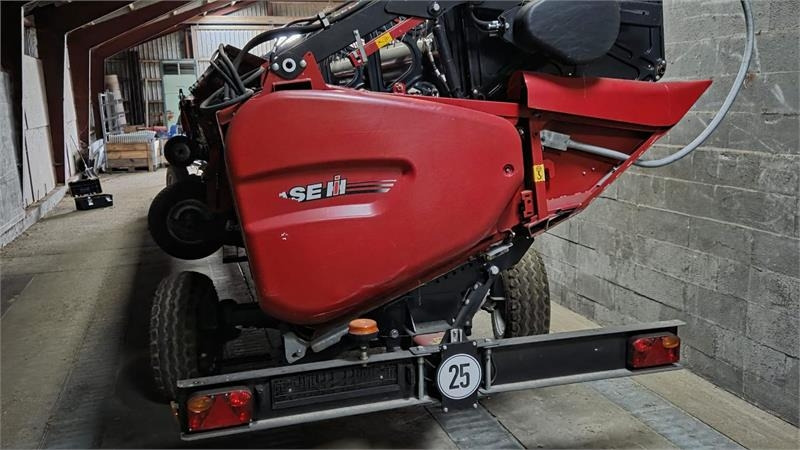Case IH 8250 Axial-Flow med 35fod Varicut skærebord. Dansk - Leikkuupuimuri: kuva Case IH 8250 Axial-Flow med 35fod Varicut skærebord. Dansk - Leikkuupuimuri Case IH 8250 Axial-Flow med 35fod Varicut skærebord. Dansk - Leikkuupuimuri: kuva Case IH 8250 Axial-Flow med 35fod Varicut skærebord. Dansk - Leikkuupuimuri