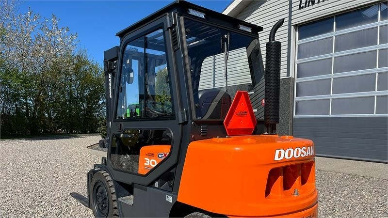 Doosan D30 G med kabine og KUN 57 TIMER FRA NY, MED TIME - Dieseltrukki: kuva Doosan D30 G med kabine og KUN 57 TIMER FRA NY, MED TIME - Dieseltrukki Doosan D30 G med kabine og KUN 57 TIMER FRA NY, MED TIME - Dieseltrukki: kuva Doosan D30 G med kabine og KUN 57 TIMER FRA NY, MED TIME - Dieseltrukki