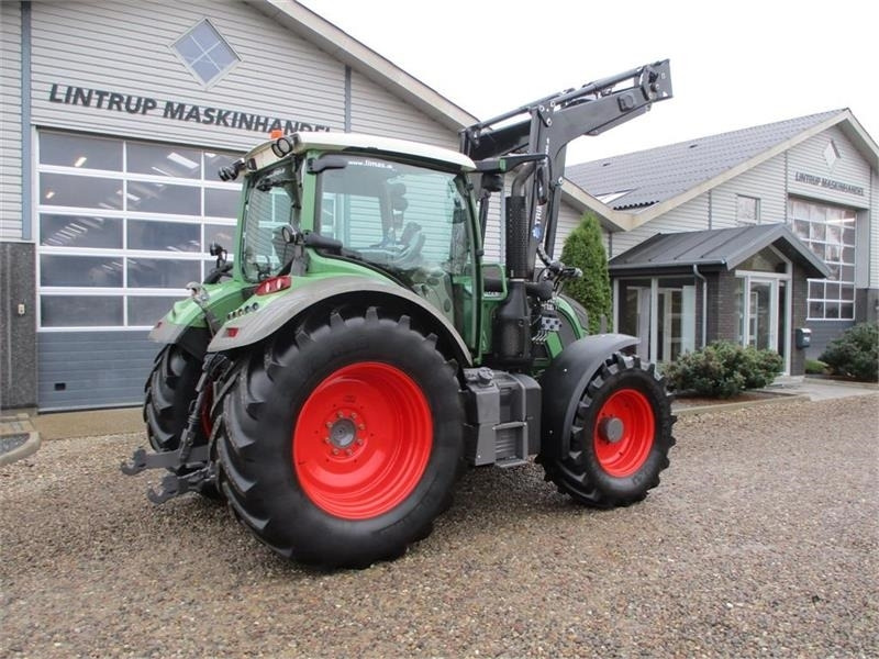 Traktori Fendt 514 Vario med frontlæsser og frontlift: kuva Traktori Fendt 514 Vario med frontlæsser og frontlift