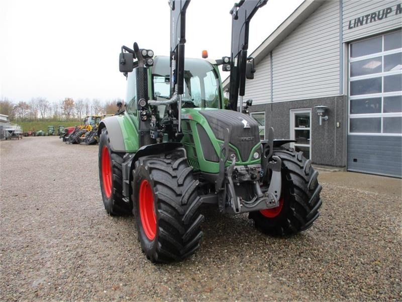Traktori Fendt 514 Vario med frontlæsser og frontlift: kuva Traktori Fendt 514 Vario med frontlæsser og frontlift
