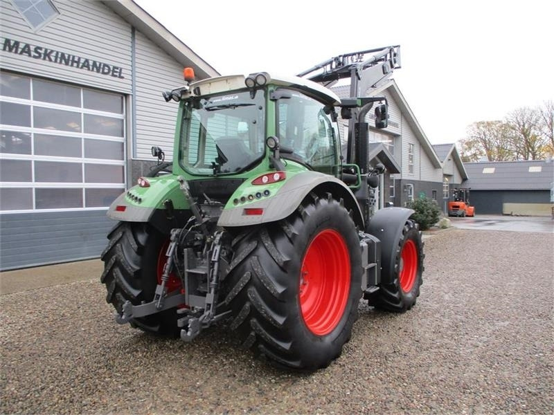 Traktori Fendt 514 Vario med frontlæsser og frontlift: kuva Traktori Fendt 514 Vario med frontlæsser og frontlift