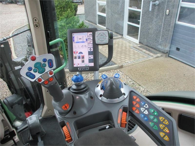 Traktori Fendt 514 Vario med frontlæsser og frontlift: kuva Traktori Fendt 514 Vario med frontlæsser og frontlift