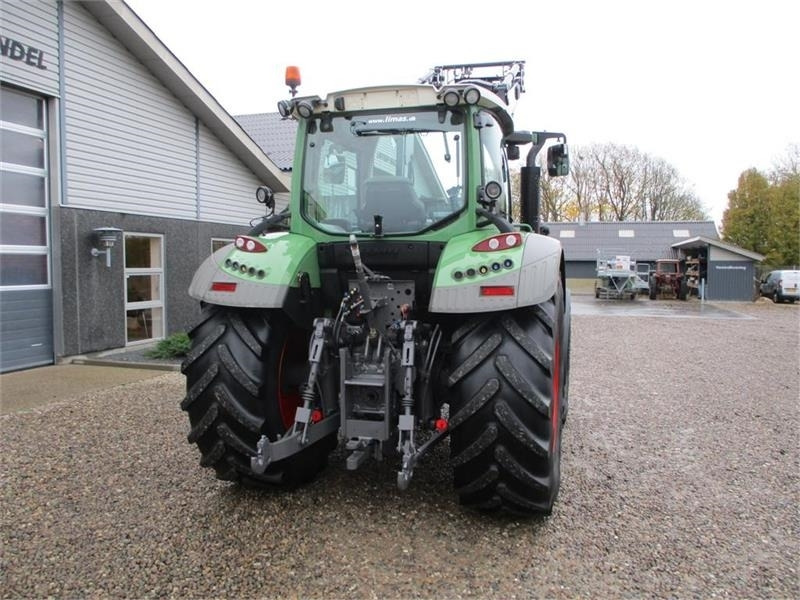 Traktori Fendt 514 Vario med frontlæsser og frontlift: kuva Traktori Fendt 514 Vario med frontlæsser og frontlift