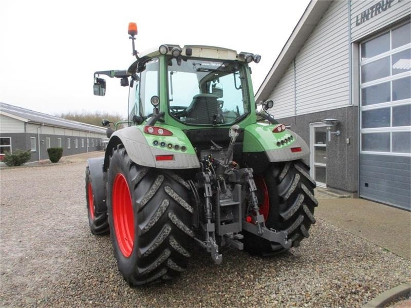 Traktori Fendt 514 Vario med frontlæsser og frontlift: kuva Traktori Fendt 514 Vario med frontlæsser og frontlift