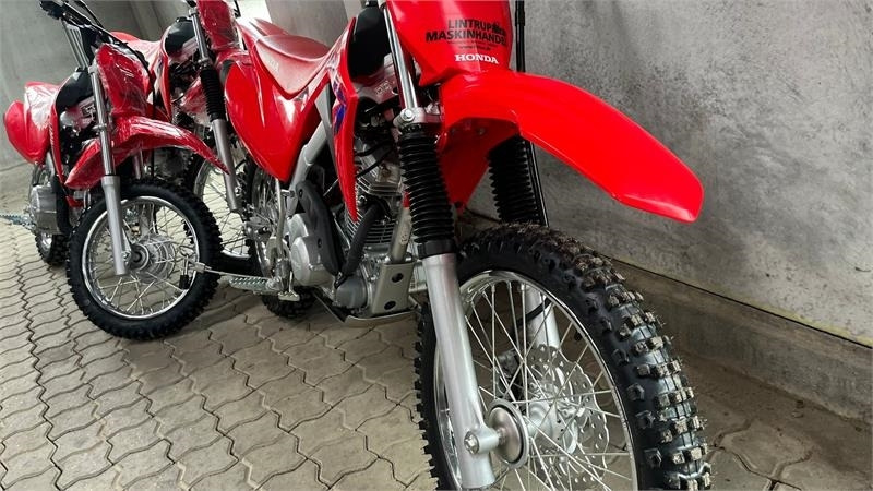 Honda CRF 125 F DEMO. Rigtig crosser med gear og kobling - Mönkijä: kuva Honda CRF 125 F DEMO. Rigtig crosser med gear og kobling - Mönkijä Honda CRF 125 F DEMO. Rigtig crosser med gear og kobling - Mönkijä: kuva Honda CRF 125 F DEMO. Rigtig crosser med gear og kobling - Mönkijä