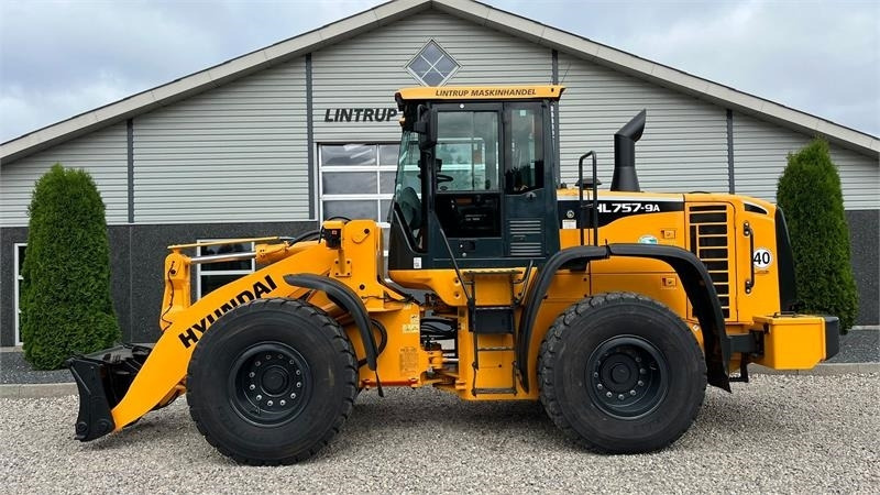 Hyundai 757-9A XTD med lang-arm. En-ejeres maskine med Loc - Pyöräkuormaaja: kuva Hyundai 757-9A XTD med lang-arm. En-ejeres maskine med Loc - Pyöräkuormaaja Hyundai 757-9A XTD med lang-arm. En-ejeres maskine med Loc - Pyöräkuormaaja: kuva Hyundai 757-9A XTD med lang-arm. En-ejeres maskine med Loc - Pyöräkuormaaja