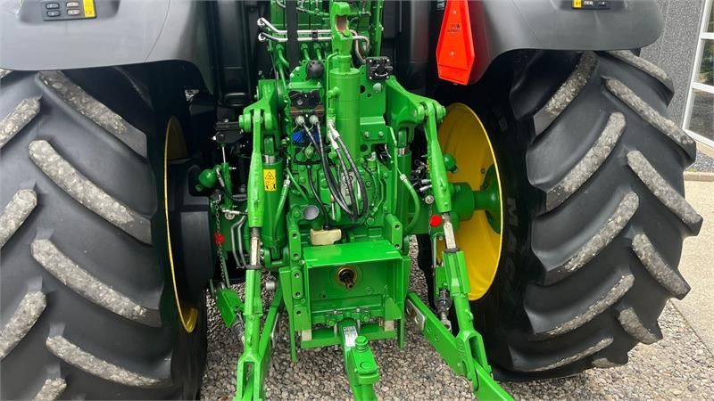 John Deere 6195R Premium Edition med frontlift - Traktori: kuva John Deere 6195R Premium Edition med frontlift - Traktori John Deere 6195R Premium Edition med frontlift - Traktori: kuva John Deere 6195R Premium Edition med frontlift - Traktori