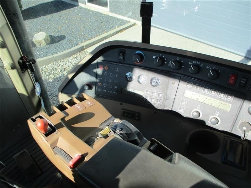 John Deere 8300 Pæn regulær traktor med rigtig gode dæk på. - Traktori: kuva John Deere 8300 Pæn regulær traktor med rigtig gode dæk på. - Traktori John Deere 8300 Pæn regulær traktor med rigtig gode dæk på. - Traktori: kuva John Deere 8300 Pæn regulær traktor med rigtig gode dæk på. - Traktori