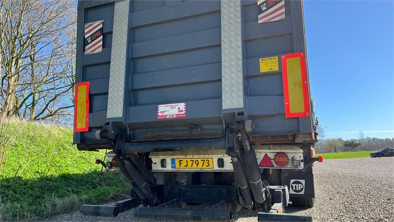 Krone Sættevogn med lift i bag SDP 27 eLB4-CS med lift i - Pressukapellipuoliperävaunu: kuva Krone Sættevogn med lift i bag SDP 27 eLB4-CS med lift i - Pressukapellipuoliperävaunu Krone Sættevogn med lift i bag SDP 27 eLB4-CS med lift i - Pressukapellipuoliperävaunu: kuva Krone Sættevogn med lift i bag SDP 27 eLB4-CS med lift i - Pressukapellipuoliperävaunu