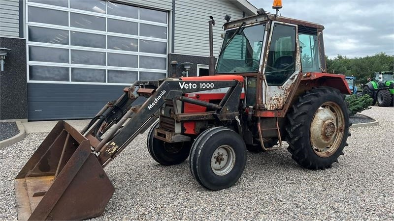 Massey Ferguson 690 Speedshift med frontlæsser - Traktori: kuva Massey Ferguson 690 Speedshift med frontlæsser - Traktori Massey Ferguson 690 Speedshift med frontlæsser - Traktori: kuva Massey Ferguson 690 Speedshift med frontlæsser - Traktori