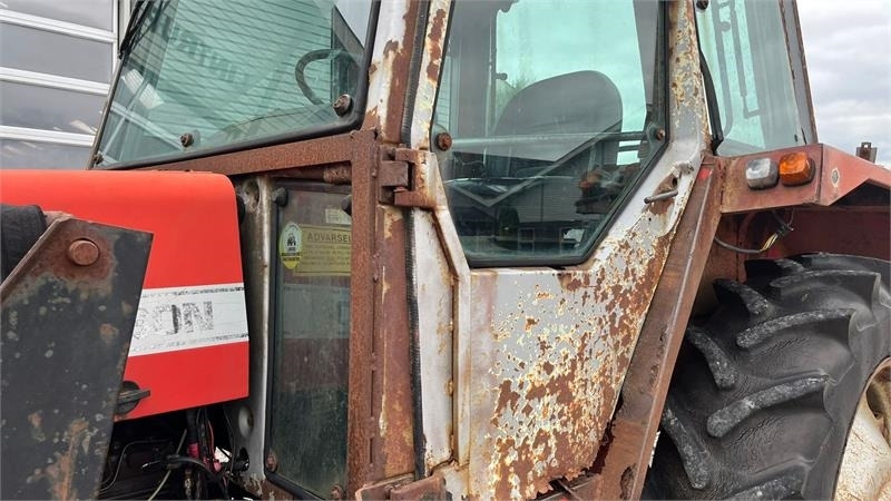 Massey Ferguson 690 Speedshift med frontlæsser - Traktori: kuva Massey Ferguson 690 Speedshift med frontlæsser - Traktori Massey Ferguson 690 Speedshift med frontlæsser - Traktori: kuva Massey Ferguson 690 Speedshift med frontlæsser - Traktori