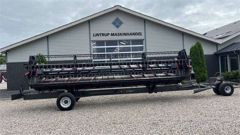 Leikkuupuimuri Massey Ferguson 7370 BETA. Gårdmaskine med kun 1080 motortimer. Me: kuva Leikkuupuimuri Massey Ferguson 7370 BETA. Gårdmaskine med kun 1080 motortimer. Me