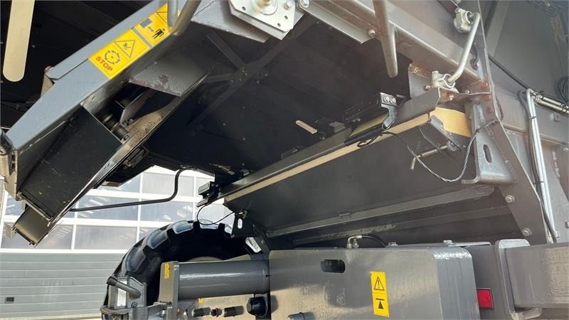 Leikkuupuimuri Massey Ferguson 7370 BETA. Gårdmaskine med kun 1080 motortimer. Me: kuva Leikkuupuimuri Massey Ferguson 7370 BETA. Gårdmaskine med kun 1080 motortimer. Me