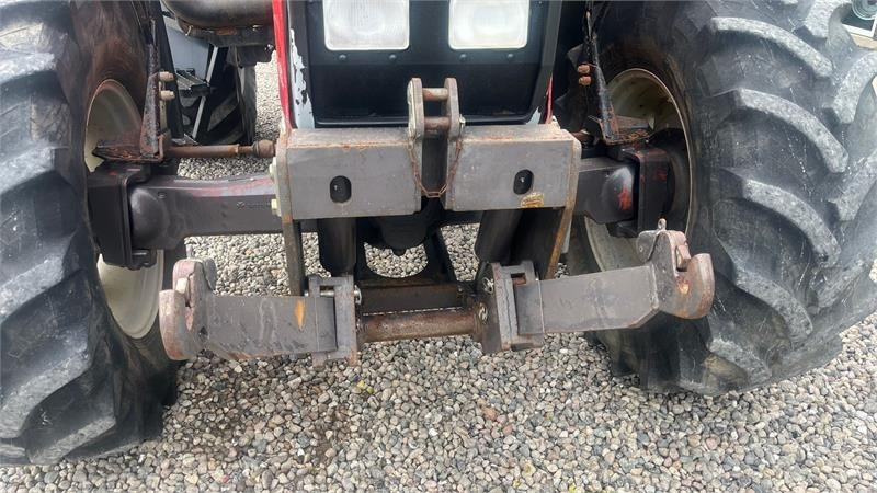 Massey Ferguson 8120 DYNA 4 Med frontlift - Traktori: kuva Massey Ferguson 8120 DYNA 4 Med frontlift - Traktori Massey Ferguson 8120 DYNA 4 Med frontlift - Traktori: kuva Massey Ferguson 8120 DYNA 4 Med frontlift - Traktori