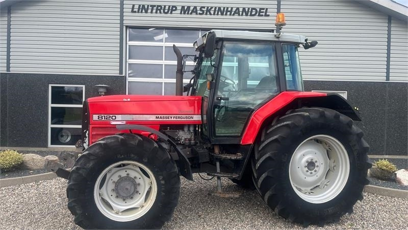 Massey Ferguson 8120 DYNA 4 Med frontlift - Traktori: kuva Massey Ferguson 8120 DYNA 4 Med frontlift - Traktori Massey Ferguson 8120 DYNA 4 Med frontlift - Traktori: kuva Massey Ferguson 8120 DYNA 4 Med frontlift - Traktori