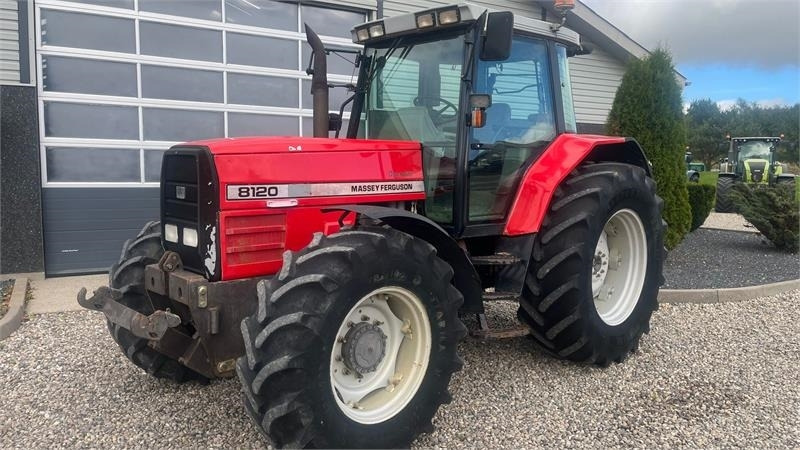 Massey Ferguson 8120 DYNA 4 Med frontlift - Traktori: kuva Massey Ferguson 8120 DYNA 4 Med frontlift - Traktori Massey Ferguson 8120 DYNA 4 Med frontlift - Traktori: kuva Massey Ferguson 8120 DYNA 4 Med frontlift - Traktori