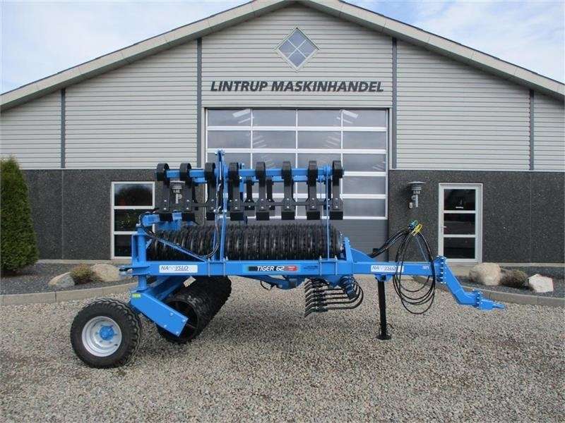 Namyslo Tiger 620 med hydraulisk lammelplanke / plannerpla - Jyrä - maanviljely: kuva Namyslo Tiger 620 med hydraulisk lammelplanke / plannerpla - Jyrä - maanviljely Namyslo Tiger 620 med hydraulisk lammelplanke / plannerpla - Jyrä - maanviljely: kuva Namyslo Tiger 620 med hydraulisk lammelplanke / plannerpla - Jyrä - maanviljely