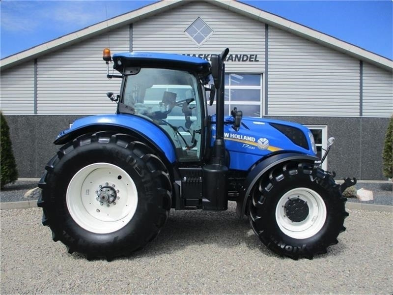 New Holland T7.230 AutoCommand, meget velholdt traktor - Traktori: kuva New Holland T7.230 AutoCommand, meget velholdt traktor - Traktori New Holland T7.230 AutoCommand, meget velholdt traktor - Traktori: kuva New Holland T7.230 AutoCommand, meget velholdt traktor - Traktori