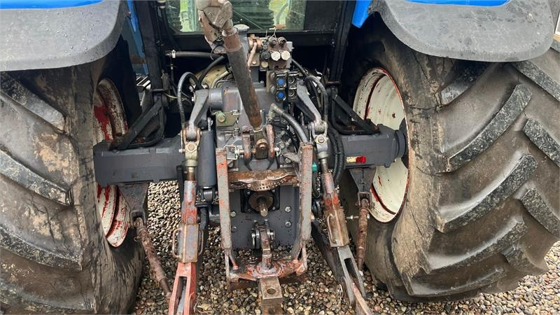 New Holland TM150 Med frontlift - Traktori: kuva New Holland TM150 Med frontlift - Traktori New Holland TM150 Med frontlift - Traktori: kuva New Holland TM150 Med frontlift - Traktori