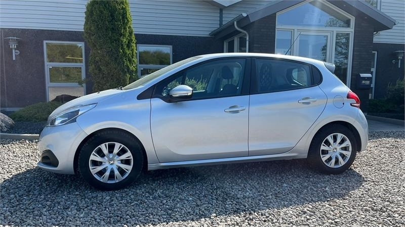 Peugeot 208 1,6 BlueHDi 100 Active Van 5d. NYSYNET og KUN - Henkilöauto: kuva Peugeot 208 1,6 BlueHDi 100 Active Van 5d. NYSYNET og KUN - Henkilöauto Peugeot 208 1,6 BlueHDi 100 Active Van 5d. NYSYNET og KUN - Henkilöauto: kuva Peugeot 208 1,6 BlueHDi 100 Active Van 5d. NYSYNET og KUN - Henkilöauto