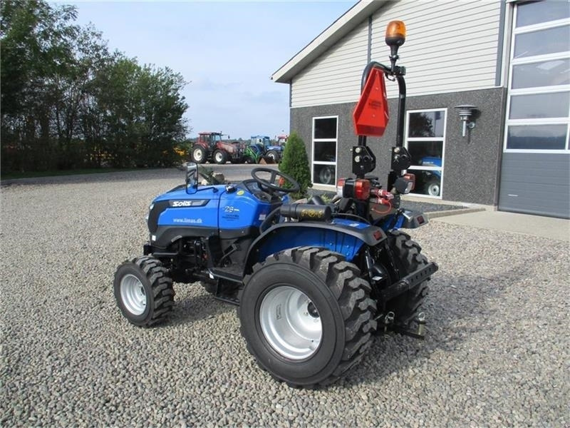 Solis 26 6+2 gearmaskine med Servostyrring og Industri h - Traktori: kuva Solis 26 6+2 gearmaskine med Servostyrring og Industri h - Traktori Solis 26 6+2 gearmaskine med Servostyrring og Industri h - Traktori: kuva Solis 26 6+2 gearmaskine med Servostyrring og Industri h - Traktori
