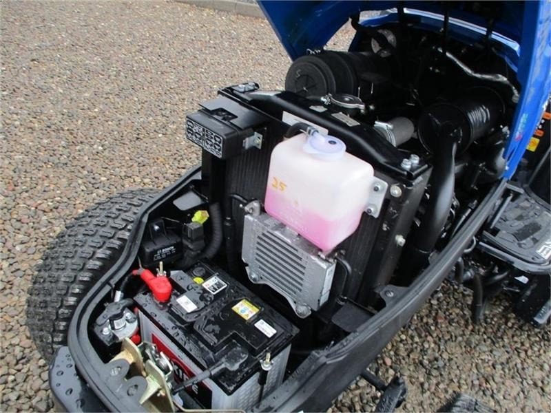 Traktori Solis 26 HST Hydrostat Turf hjul.: kuva Traktori Solis 26 HST Hydrostat Turf hjul.