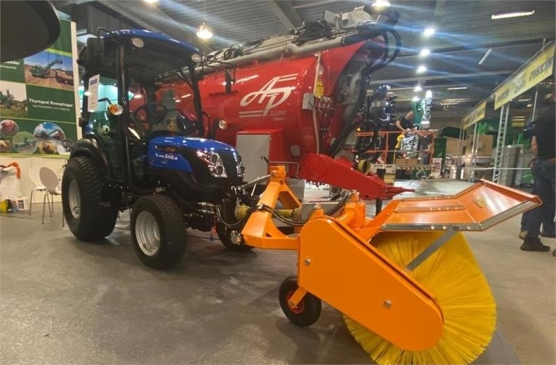 Solis H26 HST SnowEdition med Thyregod TK 1600 kost på - Traktori: kuva Solis H26 HST SnowEdition med Thyregod TK 1600 kost på - Traktori Solis H26 HST SnowEdition med Thyregod TK 1600 kost på - Traktori: kuva Solis H26 HST SnowEdition med Thyregod TK 1600 kost på - Traktori