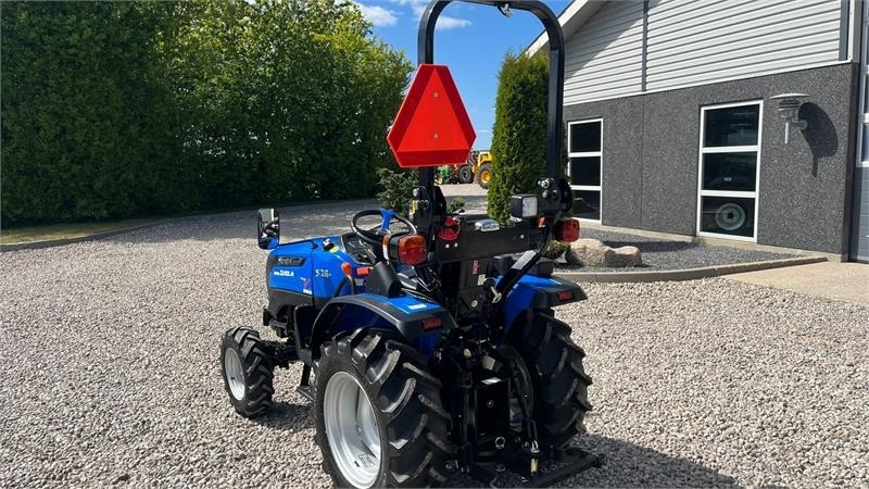 Kunnan traktori Solis S26 6+2 Gearmaskine med Servostyring og brede trak: kuva Kunnan traktori Solis S26 6+2 Gearmaskine med Servostyring og brede trak