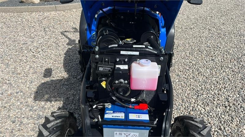 Kunnan traktori Solis S26 6+2 Gearmaskine med Servostyring og brede trak: kuva Kunnan traktori Solis S26 6+2 Gearmaskine med Servostyring og brede trak