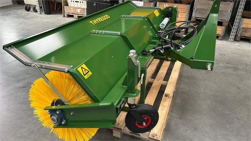 Thyregod TK 2800 med nylon børster og hydraulisk sving. bre - Harjakone: kuva Thyregod TK 2800 med nylon børster og hydraulisk sving. bre - Harjakone Thyregod TK 2800 med nylon børster og hydraulisk sving. bre - Harjakone: kuva Thyregod TK 2800 med nylon børster og hydraulisk sving. bre - Harjakone