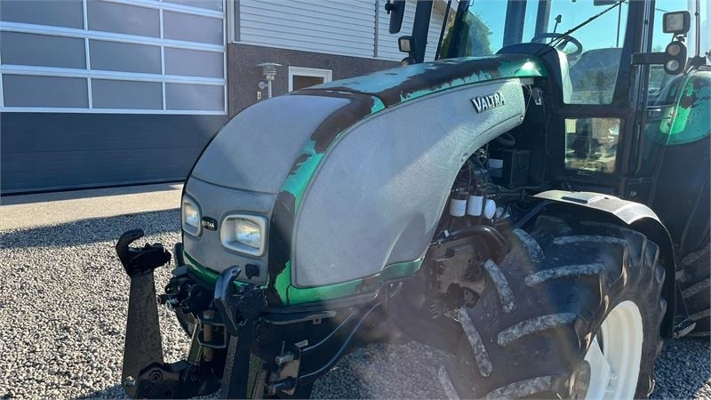 Valtra T130 med 3.5ton frontlift - Traktori: kuva Valtra T130 med 3.5ton frontlift - Traktori Valtra T130 med 3.5ton frontlift - Traktori: kuva Valtra T130 med 3.5ton frontlift - Traktori