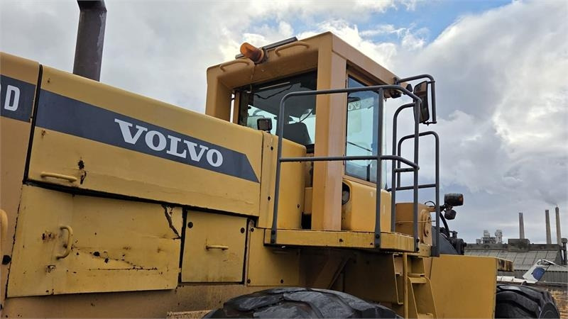 Volvo 330D med skovl  - Pyöräkuormaaja: kuva Volvo 330D med skovl  - Pyöräkuormaaja Volvo 330D med skovl  - Pyöräkuormaaja: kuva Volvo 330D med skovl  - Pyöräkuormaaja