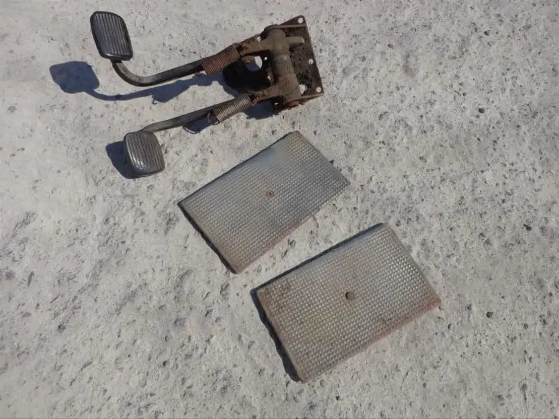 Scania Brake AND Clutch Pedal From Scania LB 0 AND LB1 Serie  - Poljin - Kuorma-auto: kuva Scania Brake AND Clutch Pedal From Scania LB 0 AND LB1 Serie  - Poljin - Kuorma-auto Scania Brake AND Clutch Pedal From Scania LB 0 AND LB1 Serie  - Poljin - Kuorma-auto: kuva Scania Brake AND Clutch Pedal From Scania LB 0 AND LB1 Serie  - Poljin - Kuorma-auto