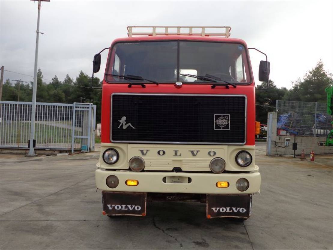 Vetopöytäauto Volvo F 89 VOLVO F89 (6X2): kuva Vetopöytäauto Volvo F 89 VOLVO F89 (6X2)