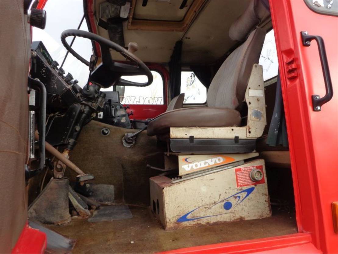 Vetopöytäauto Volvo F 89 VOLVO F89 (6X2): kuva Vetopöytäauto Volvo F 89 VOLVO F89 (6X2)
