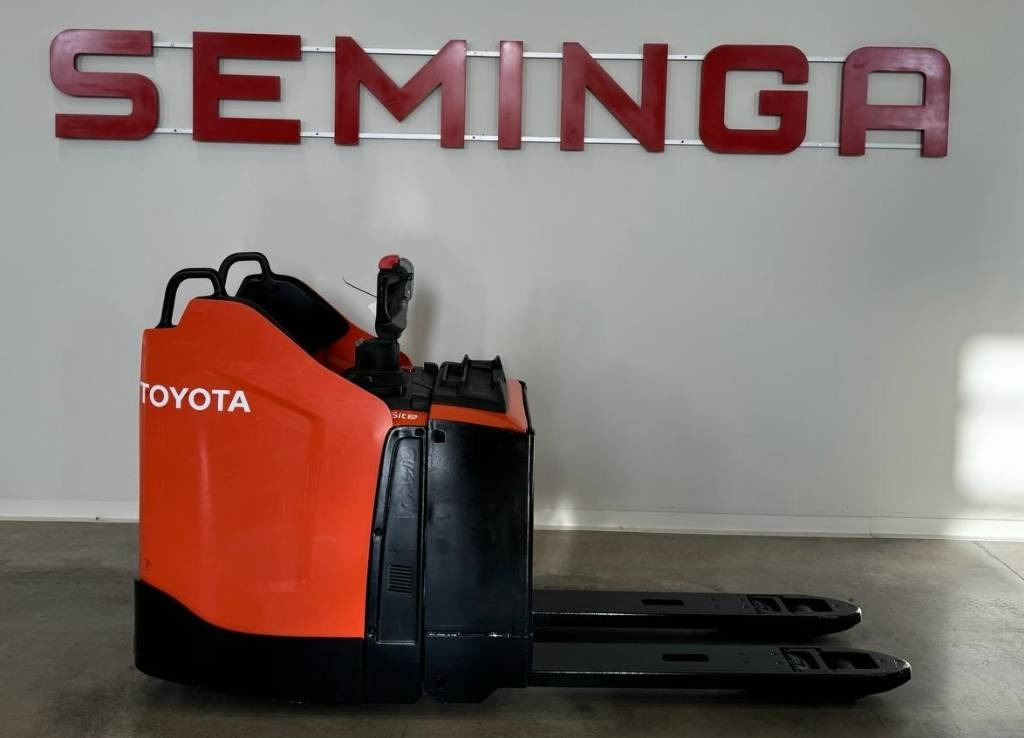 Toyota 10545 LPE200 - Haarukkavaunu: kuva Toyota 10545 LPE200 - Haarukkavaunu Toyota 10545 LPE200 - Haarukkavaunu: kuva Toyota 10545 LPE200 - Haarukkavaunu