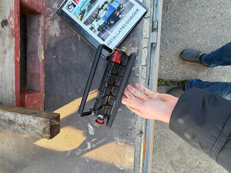 Hiab 112 RADIO REMOTE - Kappaletavaranosturi - Kuorma-auto: kuva Hiab 112 RADIO REMOTE - Kappaletavaranosturi - Kuorma-auto Hiab 112 RADIO REMOTE - Kappaletavaranosturi - Kuorma-auto: kuva Hiab 112 RADIO REMOTE - Kappaletavaranosturi - Kuorma-auto