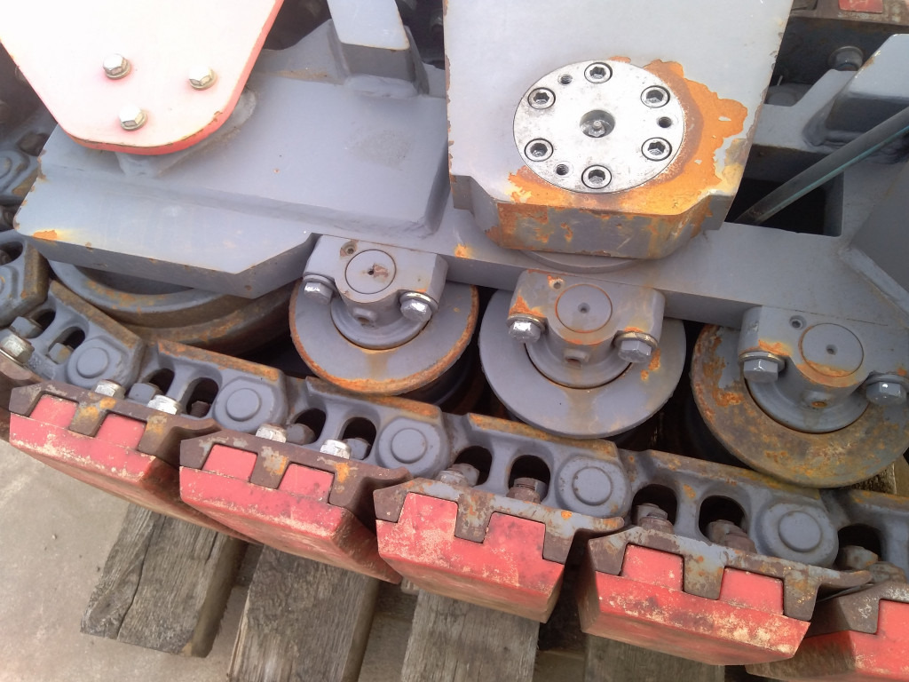 Dynapac PL1000F - - Telaston osat - Rakennuskoneet: kuva Dynapac PL1000F - - Telaston osat - Rakennuskoneet Dynapac PL1000F - - Telaston osat - Rakennuskoneet: kuva Dynapac PL1000F - - Telaston osat - Rakennuskoneet