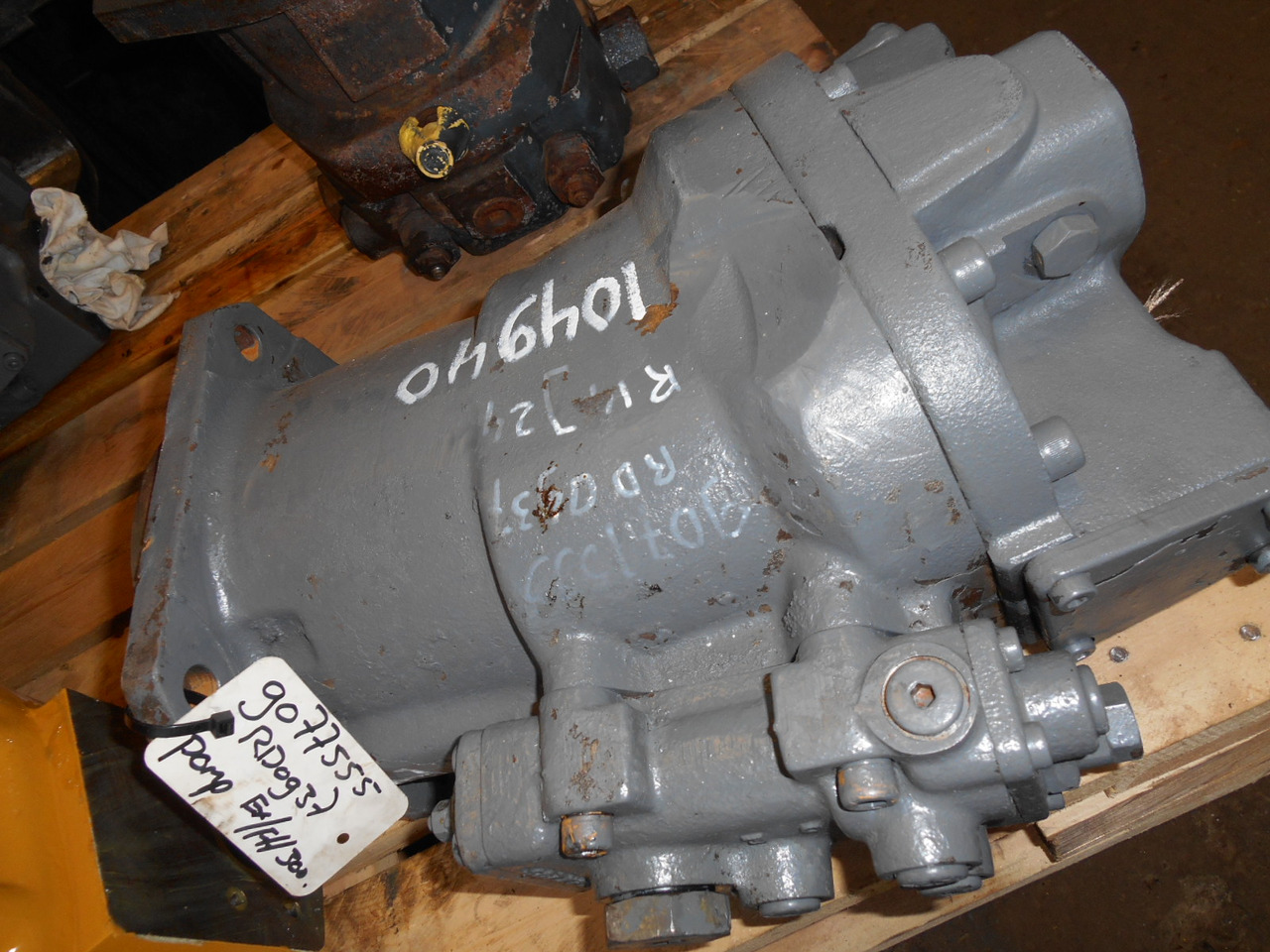 Hitachi 9077555 - - Hydraulipumppu - Rakennuskoneet: kuva Hitachi 9077555 - - Hydraulipumppu - Rakennuskoneet Hitachi 9077555 - - Hydraulipumppu - Rakennuskoneet: kuva Hitachi 9077555 - - Hydraulipumppu - Rakennuskoneet