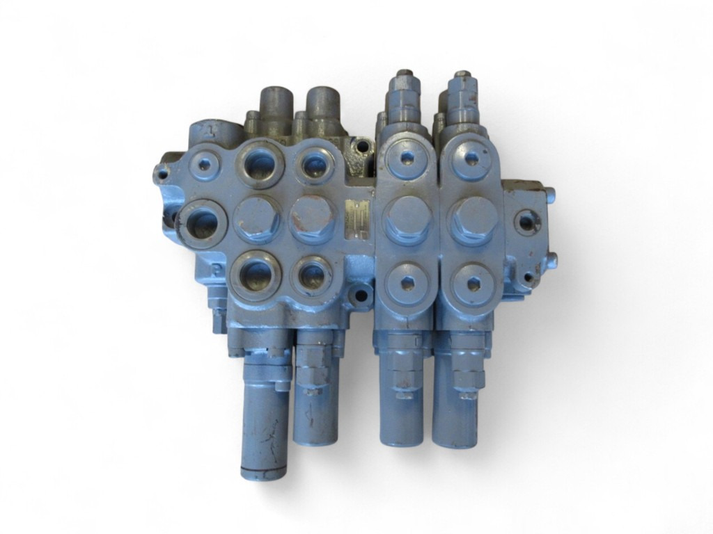 Hitachi X9278342 - HCV06 - Hydrauliventtiili - Rakennuskoneet: kuva Hitachi X9278342 - HCV06 - Hydrauliventtiili - Rakennuskoneet Hitachi X9278342 - HCV06 - Hydrauliventtiili - Rakennuskoneet: kuva Hitachi X9278342 - HCV06 - Hydrauliventtiili - Rakennuskoneet